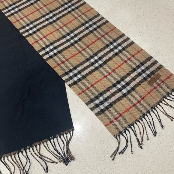 BURBERRY Reversible Cashmere Scarf - Picture 9 of 13